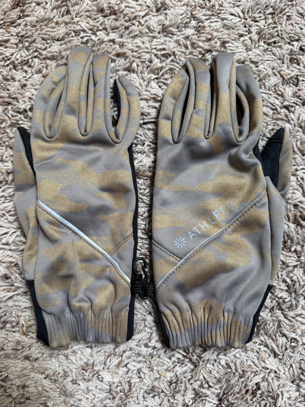 Athleta Flurry Reflective Gloves Gray Gold Camo Print Size M/L